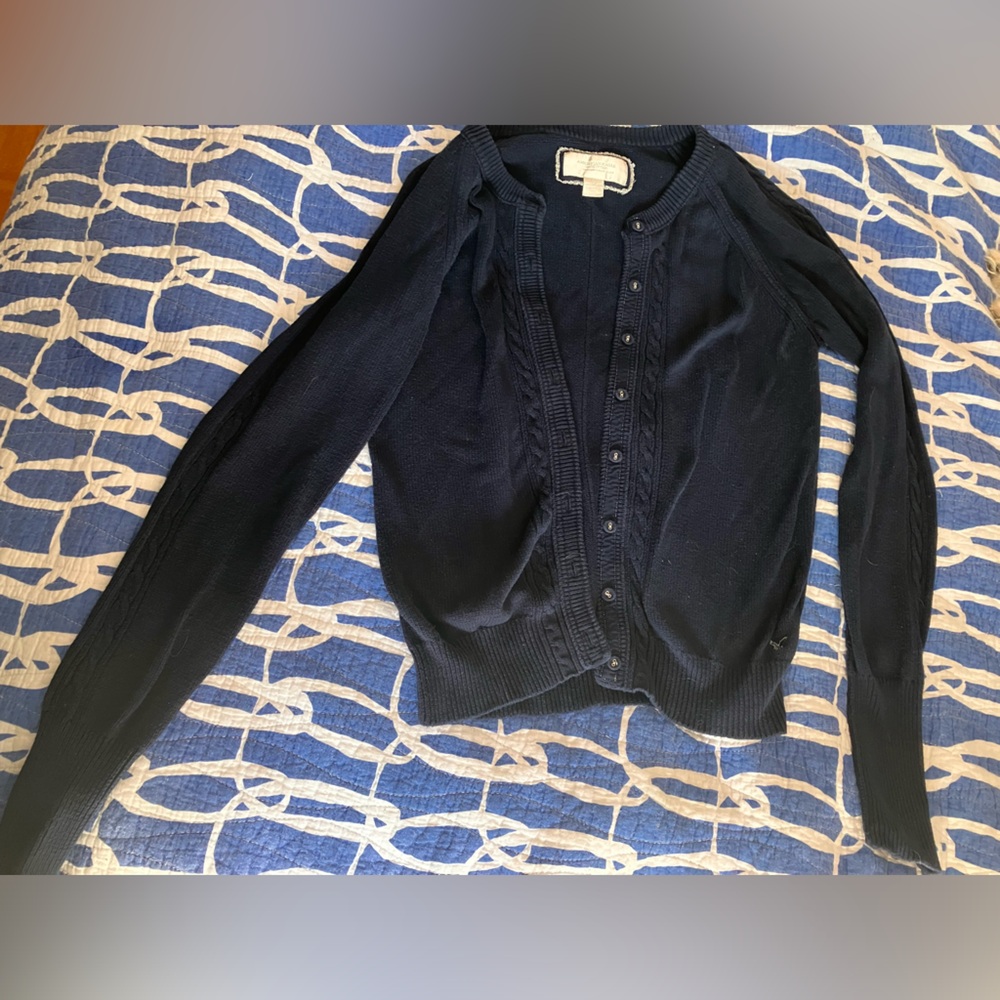 Medium weight cardigan American Eagle